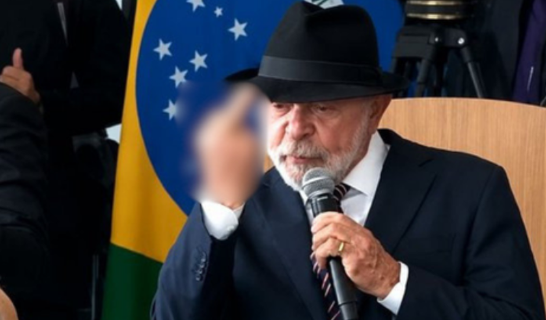 Lula mostra dedo do meio durante evento oficial do governo
