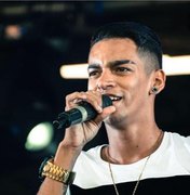 Devinho Novaes bate-boca em rede social após show em Arapiraca
