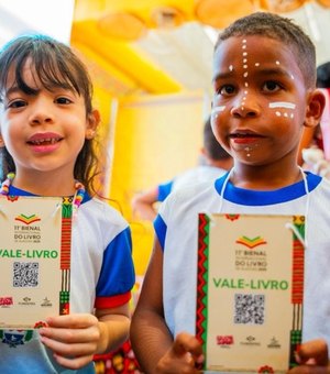 Prefeitura de Maceió distribui mais de 15 mil vales-livros durante a Bienal