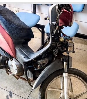 Veículo irregular abandonado é apreendido na cidade de Matriz de Camaragibe