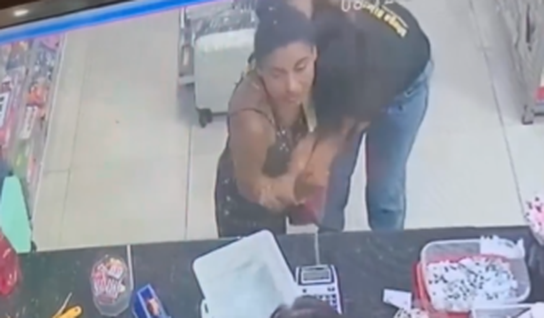 [Vídeo] Vendedora de loja é rendida por falsa cliente que não queria pagar conta