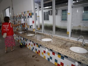 Força-tarefa fiscaliza escolas da EJAI e verifica deficiências em Maceió