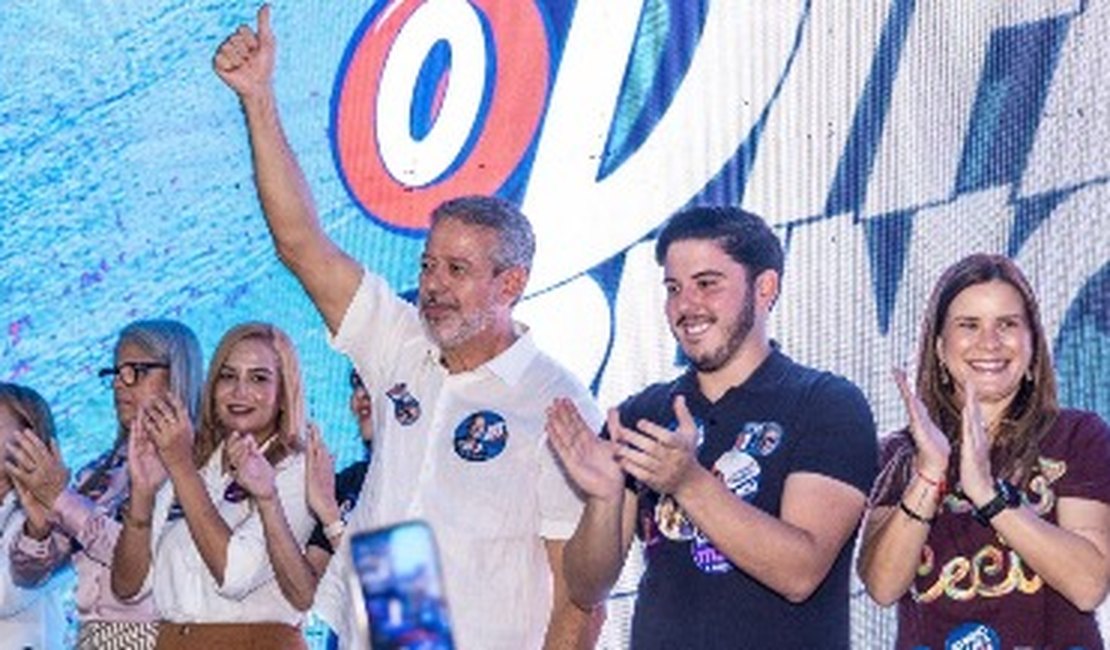 Ceci de Atalaia destaca trabalho de Arthur Lira durante inauguração de comitê