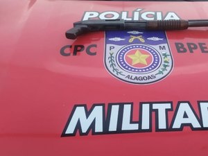 Homem é preso com espingarda durante abordagem no Vale do Reginaldo