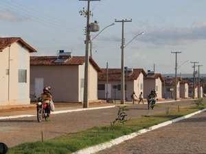 Casal assalta passageiros de transporte coletivo  em Arapiraca