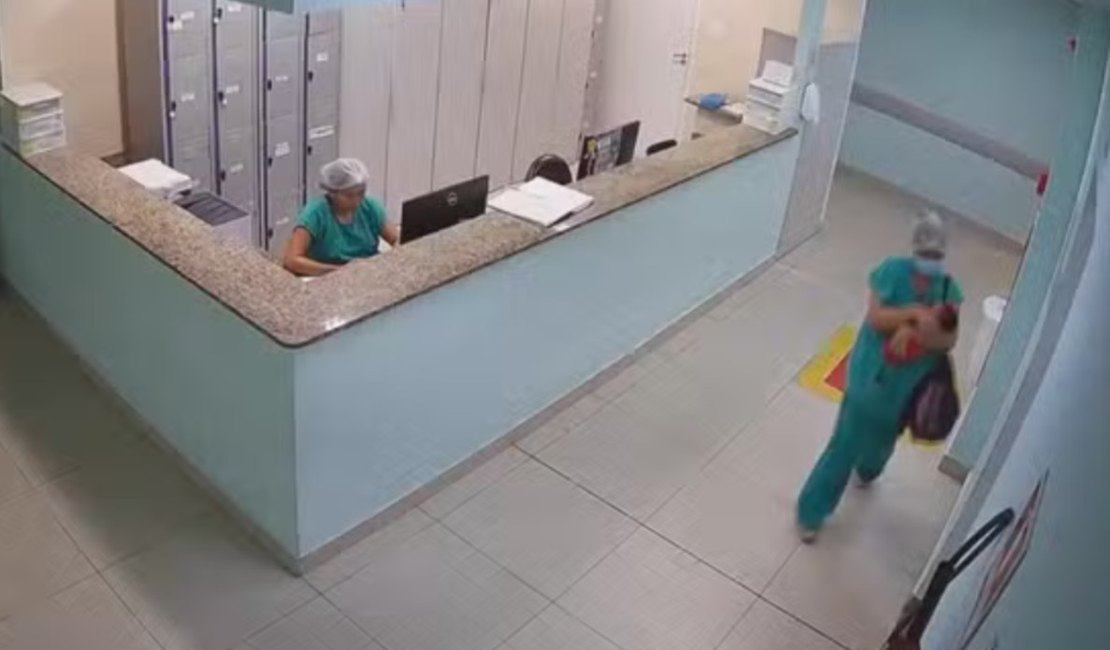 Técnica de enfermagem é presa por tentar levar bebê em bolsa