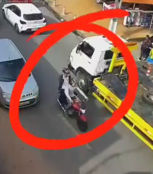Câmeras flagram dupla suspeita de tentativa de homicídio em fuga no Jacintinho