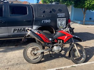 Moto com registro de furto é abandonada no bairro Manoel Teles