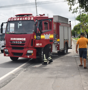 Colisão entre carro e motocicleta deixa homem ferido no bairro da Pajuçara