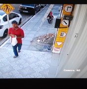 [Vídeo] Câmera flagra homem furtando moto estacionada na Pajuçara 