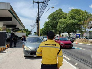 Durante fiscalização nesta segunda (14), SMTT registra 24 irregularidades no Farol