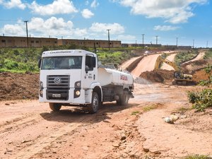 Vereadores prestigiam ato de retomada das obras da Ecovia Norte, em Maceió 