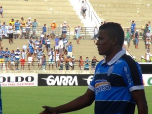 Soares e mais cinco titulares do CSA estão pendurados