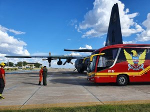 Corpos de vítimas de acidente com ônibus em MG chegam a Alagoas para sepultamento