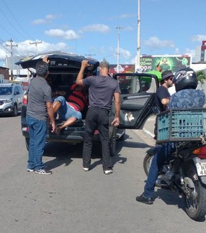 Cambistas são presos vendendo ingressos para a final do Campeonato Alagoano por até R$100 em Arapiraca