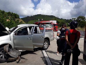 Acidente na BR 101 deixa condutor ferido em Novo Lino
