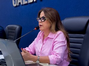 Vereadora Silvania Barbosa enaltece carreira de Marluce Caldas em discurso na Câmara