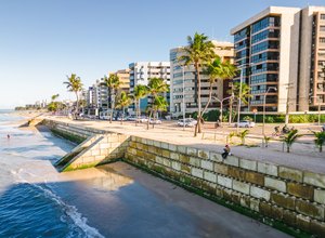 Mais de 14 mil blocos já foram utilizados em obra de contenção do mar em Maceió