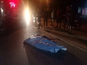 Motociclista morre após perder o controle de moto e colidir com caminhão