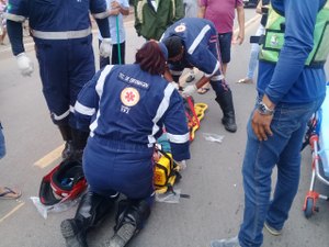 Colisão entre carro e moto deixa ferido na AL 110