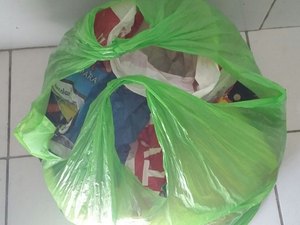 Mulher é presa por corrupção de menores após furto em supermercado