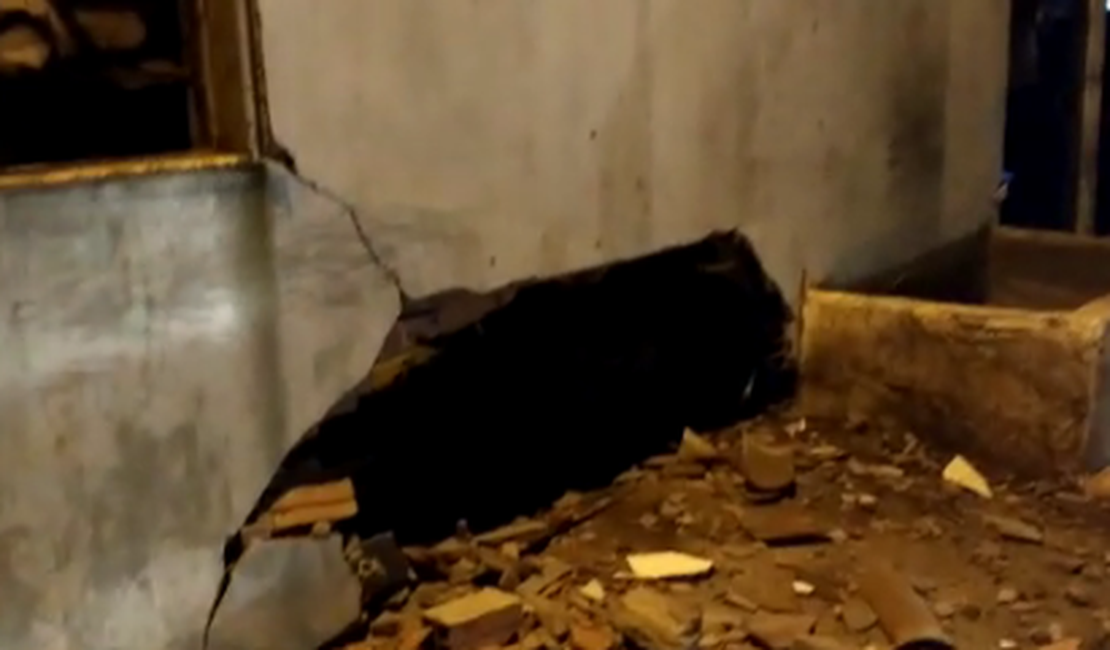 [Vídeo] Compressor de ar explode e destrói borracharia em Arapiraca