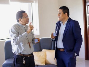 Prefeito Júlio Cezar se reúne com bispo Dom Manoel Soares