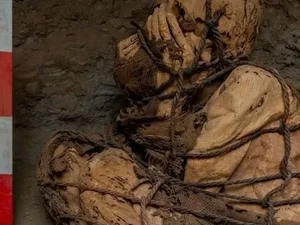 Múmia de até 1.200 anos é encontrada por arqueólogos no Peru
