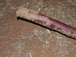 Filho encontra mãe morta a pauladas na sala de casa, em Arapiraca