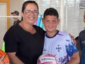 Prefeita Edilza Alves entrega novos materiais aos alunos da Escola de Esportes em Lagoa da Canoa