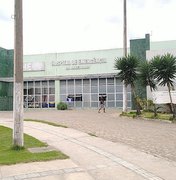 Mulher fica ferida em colisão entre carro e moto no bairro Brasília, em Arapiraca