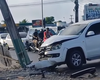 Motorista de caminhonete colide em poste na AL-220, em Arapiraca