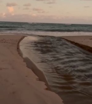 Vídeo levanta suspeita de despejo de esgoto no riacho de Guaxuma, em Maceió