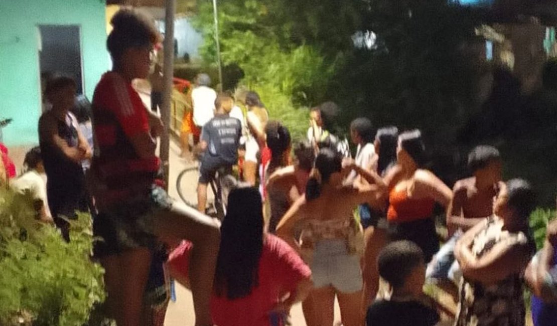 Homem é esfaqueado no peito na Grota do Estrondo, em Maceió; mãe é apontada como suspeita