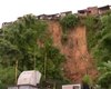 Barreira desaba na Comunidade do Bolão; moradores já haviam sido orientados a deixar o local