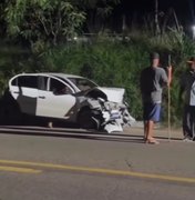 Cinco pessoas ficam feridas em colisão entre dois carros na BR-316, em Palmeira dos Índios