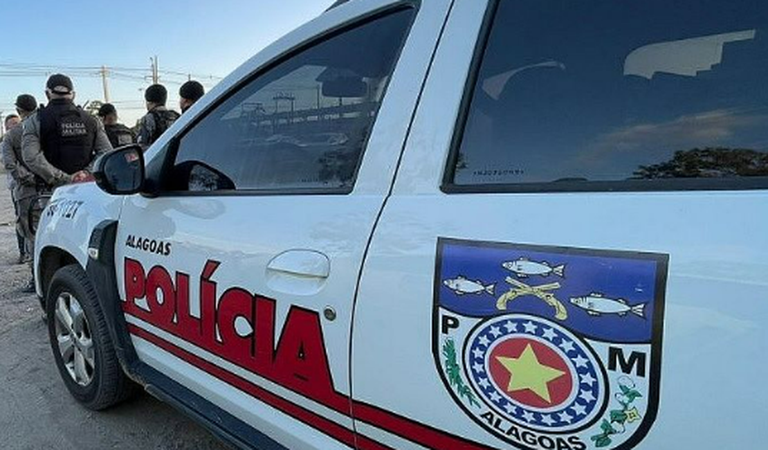 Motociclista é preso com cocaína ao tentar fugir de abordagem no Jacintinho