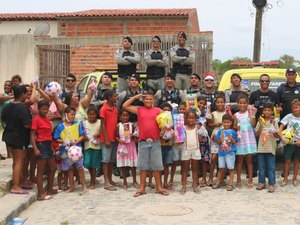 Militares do Sertão Alagoano promovem ação social na véspera do Natal