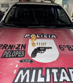 Dupla é presa com crack e revólver durante ação policial em Matriz de Camaragibe