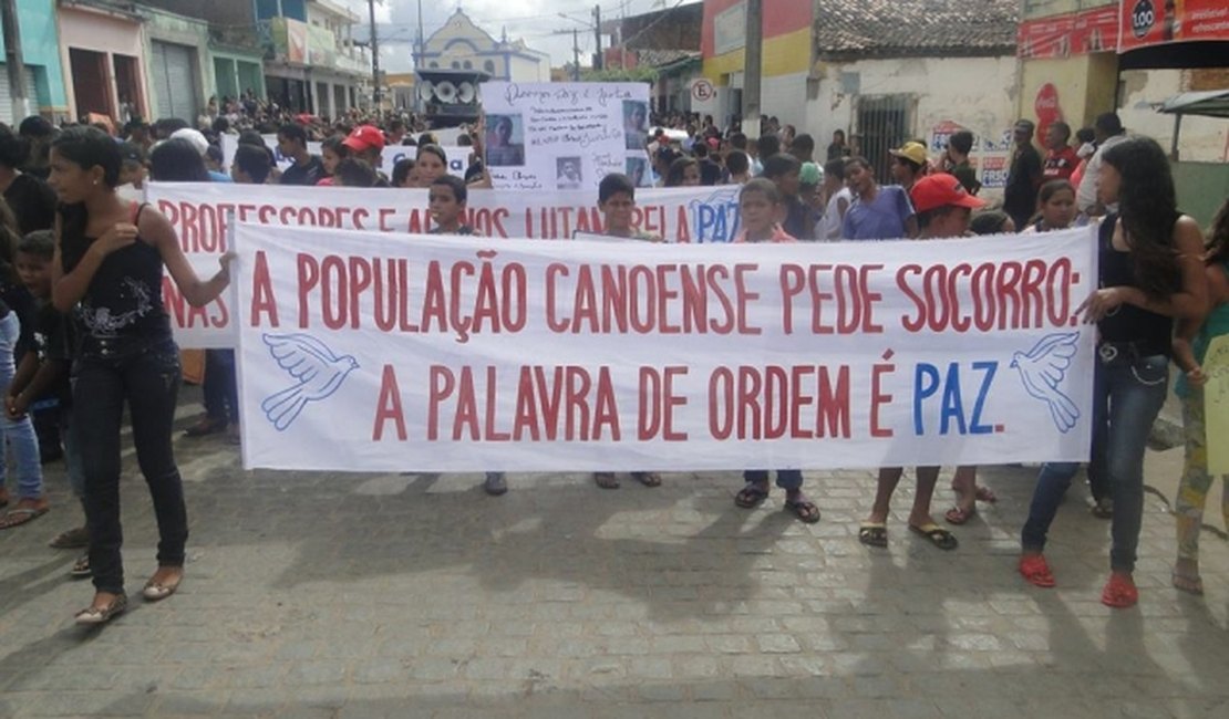 População realiza protesto contra a falta de segurança em Lagoa da Canoa