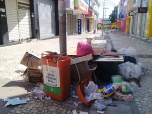 Arapiraca amanhece tomada por lixo no Dia da Proclamação da República