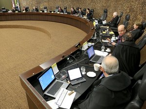 &#65279;Pedido de vista adia julgamento cível de promotor condenado por estupro