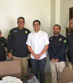 Prefeitura de Santana firma parceria com PRF para reforçar ações de fiscalização de animais na BR-316