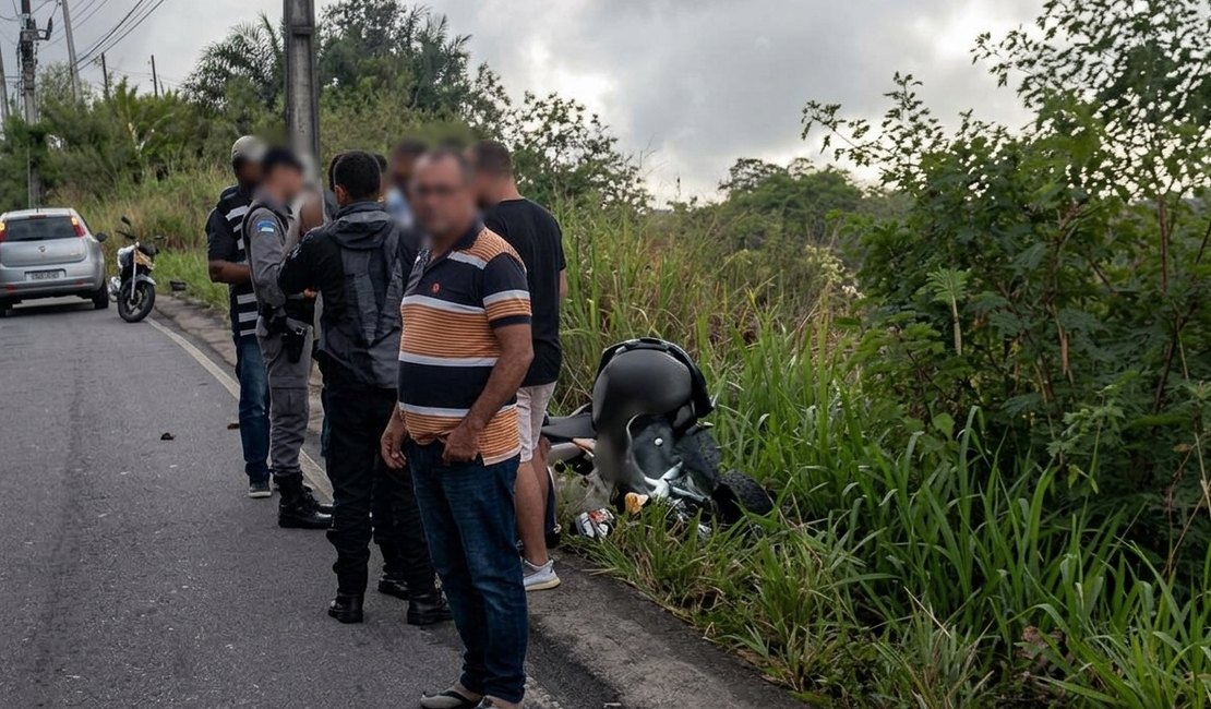 Mulher morre em acidente de moto no Fernão Velho, em Maceió