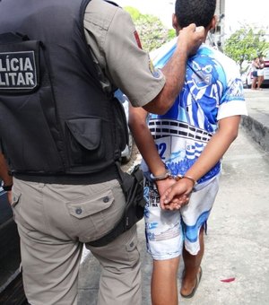 Sob efeito de drogas, adolescente rouba moto e é preso na parte alta de Maceió