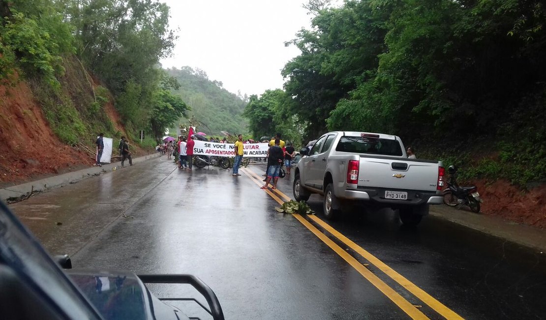 Confira as vias liberadas após protestos da Greve Geral na capital e no interior de AL