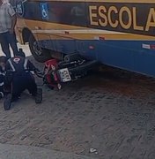 Motociclista fica ferido após colisão com ônibus escolar em Arapiraca