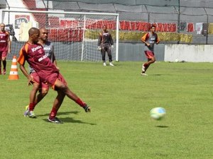 Ademir Fonseca começa a esboçar time para amistoso contra o Coruripe