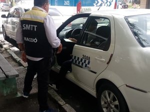 SMTT flagra táxi realizando transporte irregular de passageiros