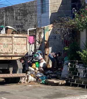 Prefeitura recolhe seis caçambas com entulho em residência no Santo Amaro